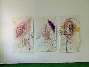 Ausstellungsansicht Parallel Vienna 2021 der Galerie Schloss Parz mit Ina Fasching