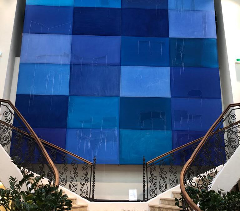 Frenzi Rigling, In Blau, Foto: Galerie Schloss Parz