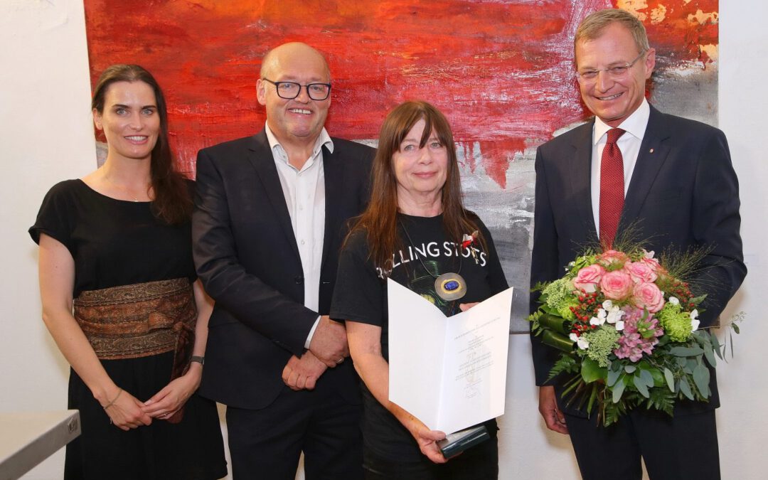 Galeristin Barbara Wetzlmair, Galerist Laurenz Pöttinger, Künstlerin Maria Moser, Landeshauptmann Thomas Stelzer